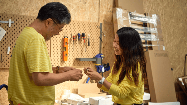 イケアのコワーカー二人が話している