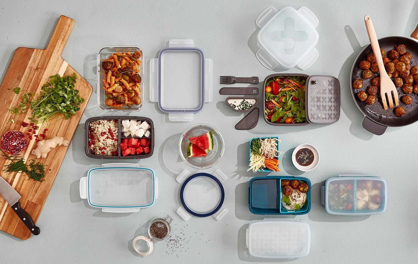 Il  portavivande è la soluzione per risparmiare tempo, cibo e denaro. IKEA può offrirti un'ampia scelta di portavivande, come FESTMÅLTID in plastica grigia con due scomparti rimovibili per separare i cibi. Ci sono portavivande anche per le insalate e per i cibi da scaldare in forno - IKEA