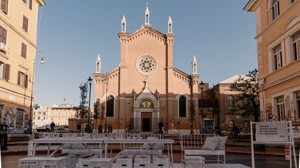 Il tavolo che sa guardare 