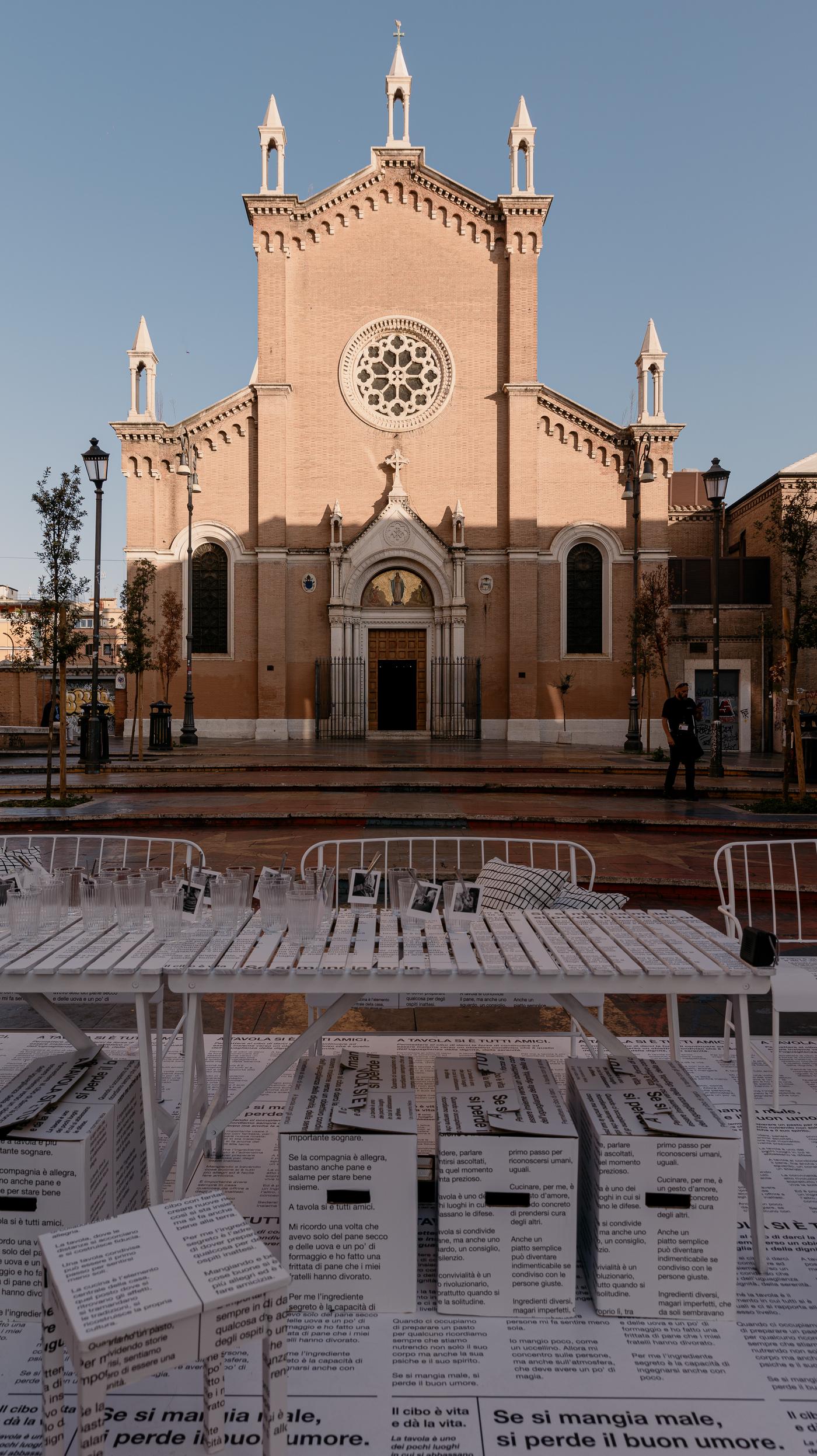 Il tavolo che sa guardare 