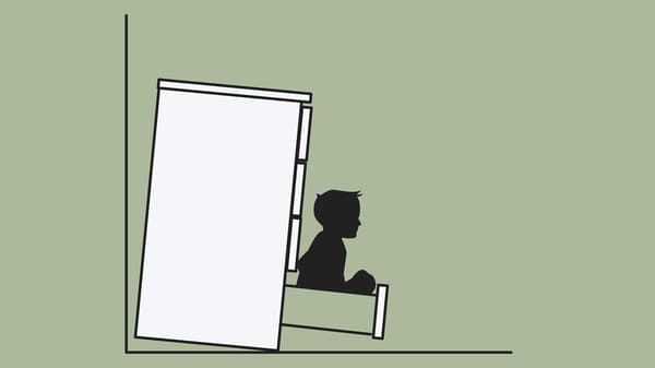 Illustration d’une commode, non fixée au mur, basculant sur un jeune enfant assis dans un tiroir.
