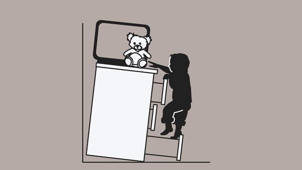 Illustration d’une commode non sécurisée, avec une télévision et un jouet sur le dessus, qui bascule sur un enfant escaladant les tiroirs.