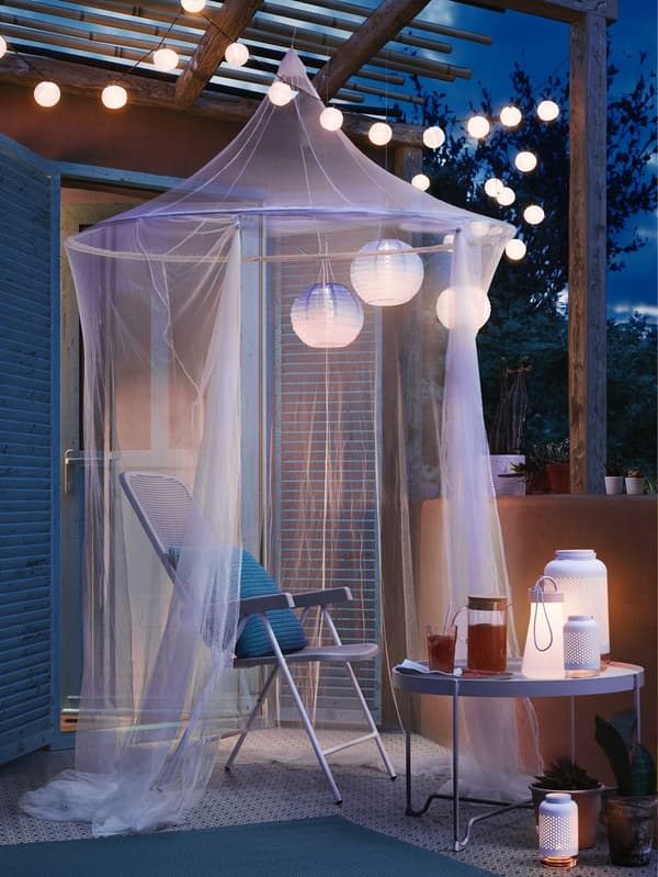 iluminación de exterior para decorar a terraza con faroliños