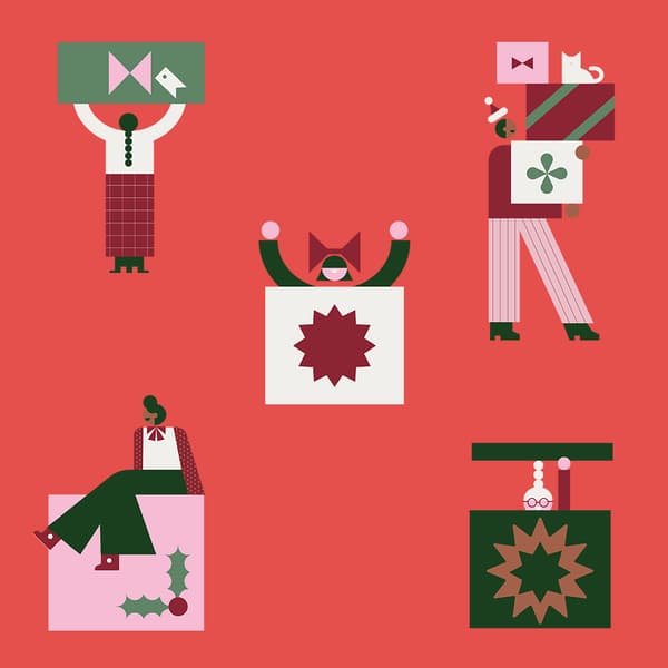 Ilustración de estilo minimalista con fondo rojo que muestra a cinco personas con regalos de Navidad de formas geométricas y colores navideños: verde, rojo y rosa. Cada persona sostiene o está sentada sobre un paquete de regalo decorado con motivos festivos como flores, lazos y hojas de invierno.