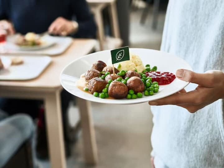 Image of a person serving a plate of meatballs at a restaurant