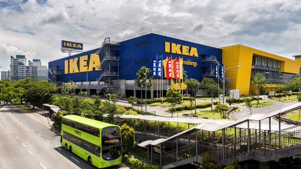 Image of IKEA Tampines store with local bus in front of the bus stop