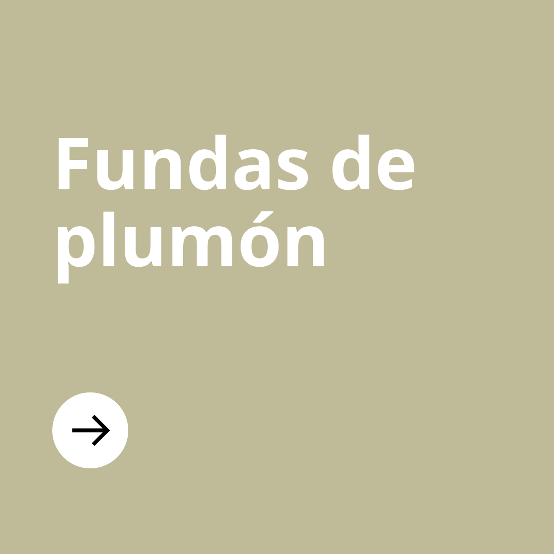 Imagen verde olivo con texto "fundas de plumón" en blanco y en la parte inferior de la imagen un círculo con una flecha negra.
