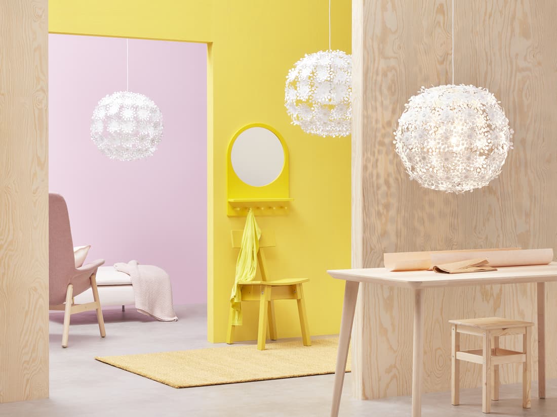 images colorés avec chaises et lumière 