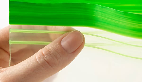 Imagine ilustrând unul dintre marile atuuri ale pungilor ISTAD – acela de a fi resigilabile.