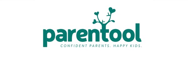 Imaginea arată un logo verde cu textul 