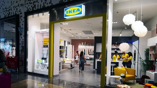 Immagine della facciata del negozio di IKEA Palermo plan and order point.