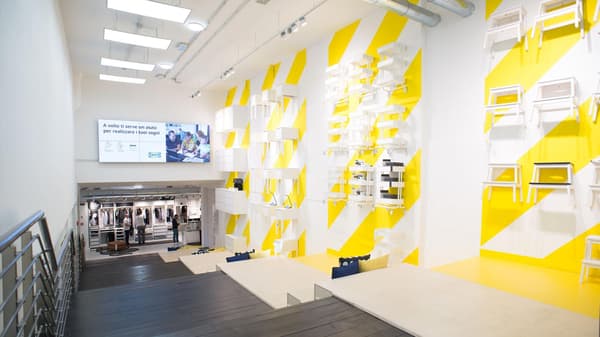 Immagine della facciata del negozio di IKEA Roma Gregorio VII plan and order point.
