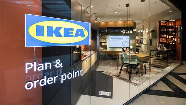 Immagine della facciata del negozio di IKEA Torino Lingotto plan and order point.