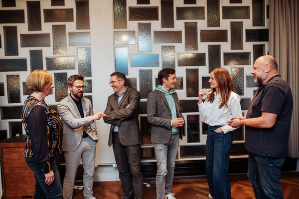 Impulsgeber:innen beim Round Table (v.l.):
Ulrike Volk (Abteilung Kreislaufwirtschaft MA48), Gerald Kühberger (Pressesprecher Handelsverband), Gebhard Ottacher (Managing Director Climate Lab), Klaus Schwertner (Direktor der Caritas der Erzdiözese Wien),  Sylvia Dellantonio (Geschäftsführerin willhaben), Florian Thalheimer (Country Sustainability Manager IKEA Österreich)