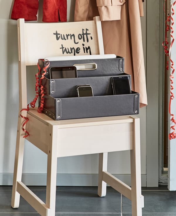 In need of new ideas for your home deco? Get organised with IKEA! Try IKEA FJÄLLA to clear your desk. Or why not place it on a chair in the hallway so everyone can drop off their gadgets as they come in? Try the IKEA NORRÅKER chair in white birch.
