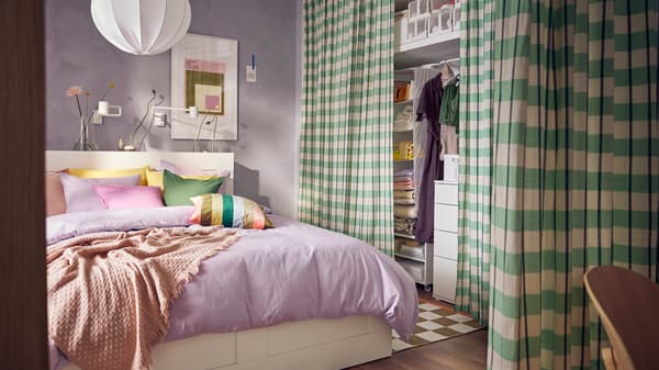 https://www.ikea.com/images/in-una-stanza-lilla-un-letto-brimnes-con-biancheria-nattsvae-aaa6875a0cc26b87aeae1ee1d2eaeb44.jpg?f=s