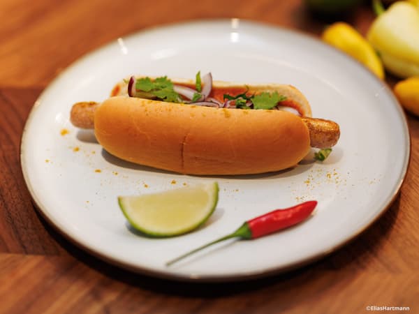 Indian Veggie Hotdog von Karma Food