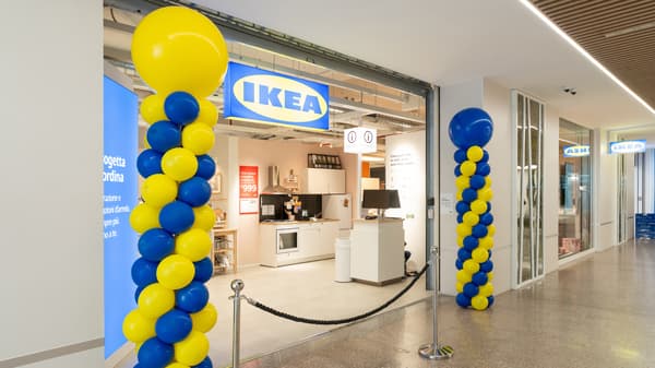 Ingresso dell'IKEA Latina plan and order point.