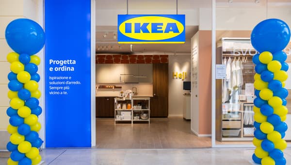 Ingresso dell'IKEA Pavia plan and order point.