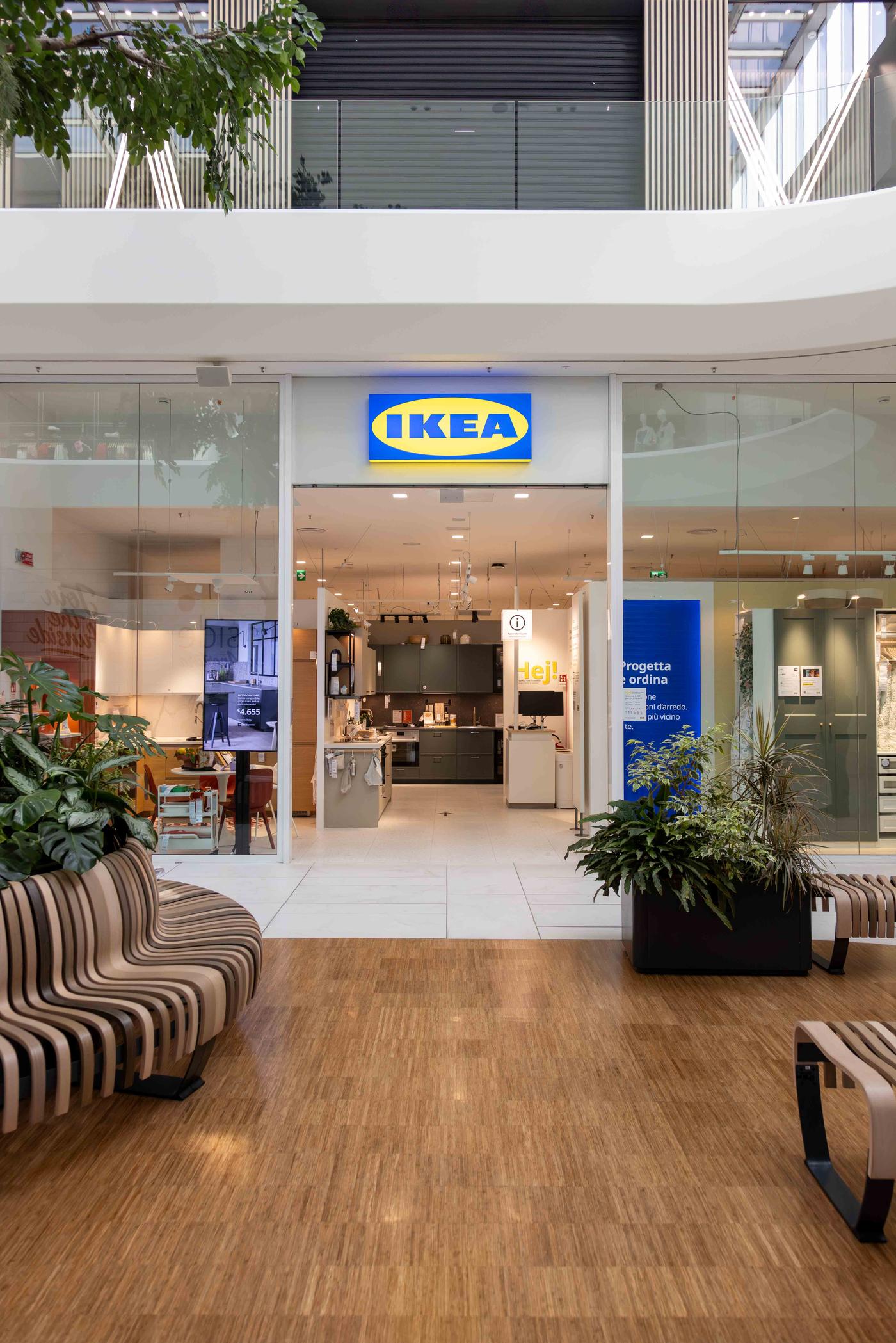 Ingresso dell'IKEA Torre Annunziata plan and order point.