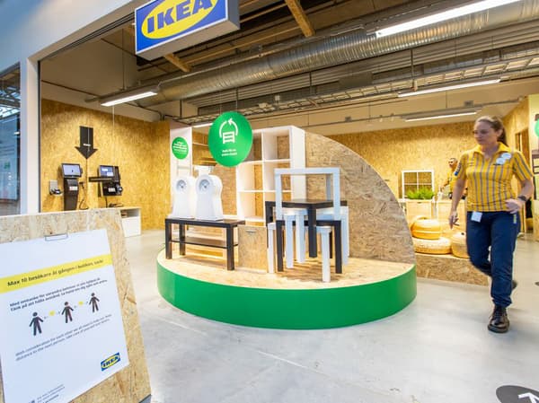 Invigning av första IKEA second-hand butiken