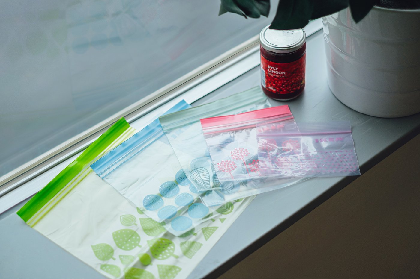 ISTAD freezer bags in different sizes.