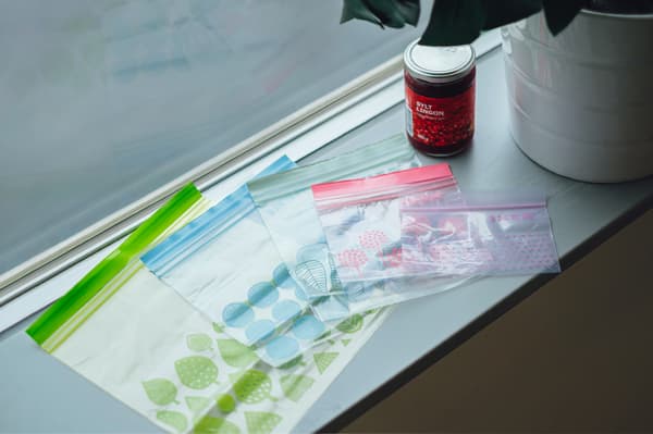 ISTAD freezer bags in different sizes.