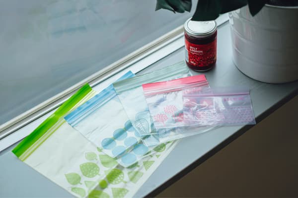 ISTAD freezer bags in different sizes.