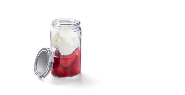 Jahody se šlehačkou ve sklenici CITRONHAJ 