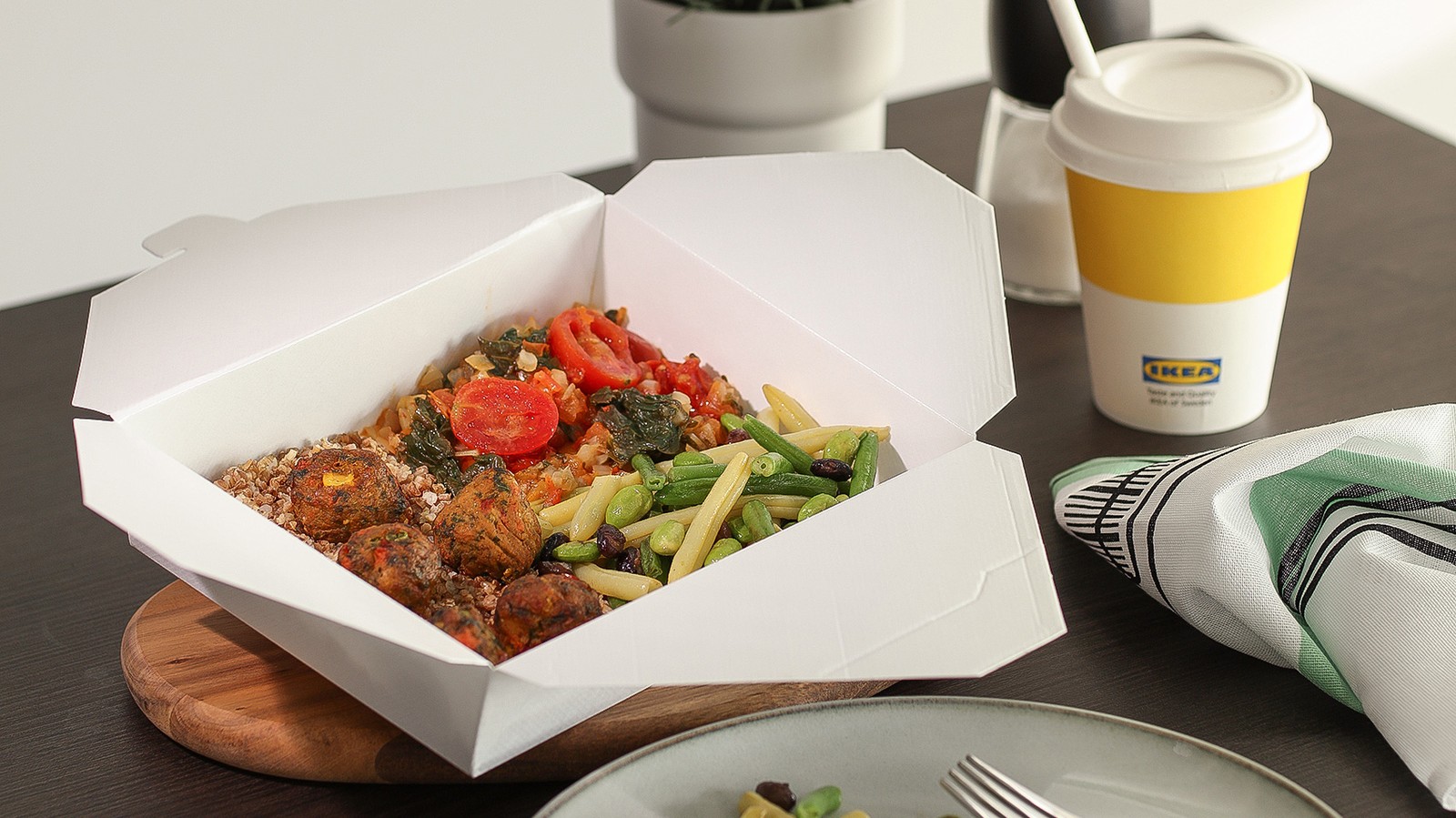 Jelo iz Švedskog restorana spakovano u kutiju za poneti