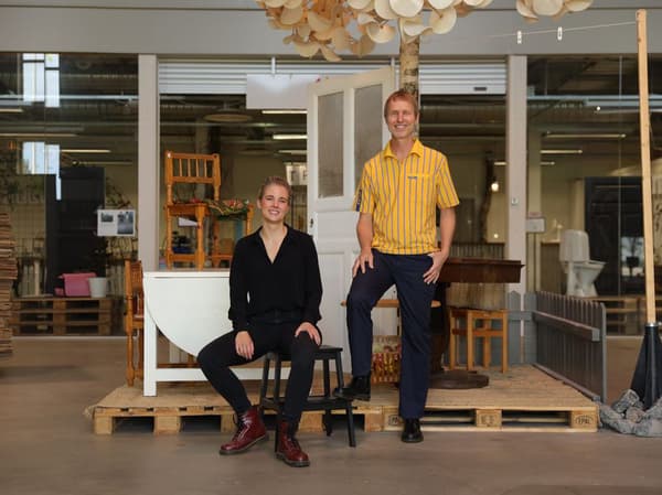 Jonas Carlehed, hållbarhetschef IKEA Sverige tillsammans med Sofia Bystedt, centrumledare för ReTuna Återbruksgalleria