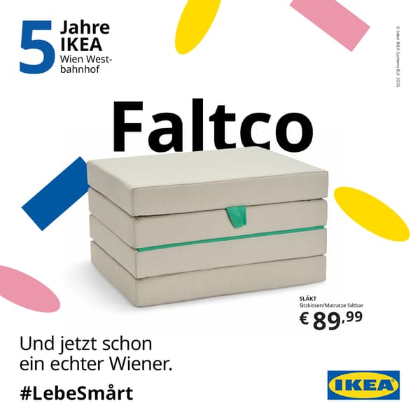Jubiläumsgrafik zu 5 Jahren IKEA Wien Westbahnhof mit Konfetti auf weißem Hintergrund und einer Faltmatratze mit der Headline 