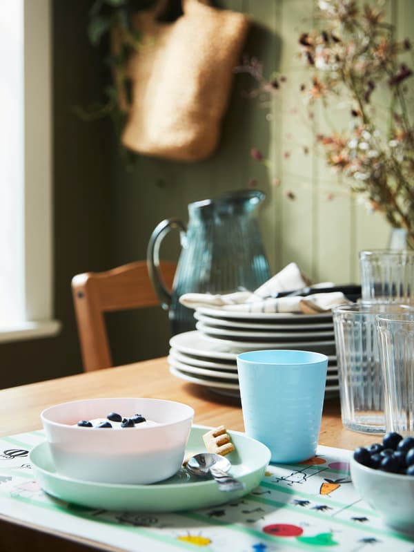 KALAS gyerekétkészlet GRÖNFINK alátéteken.