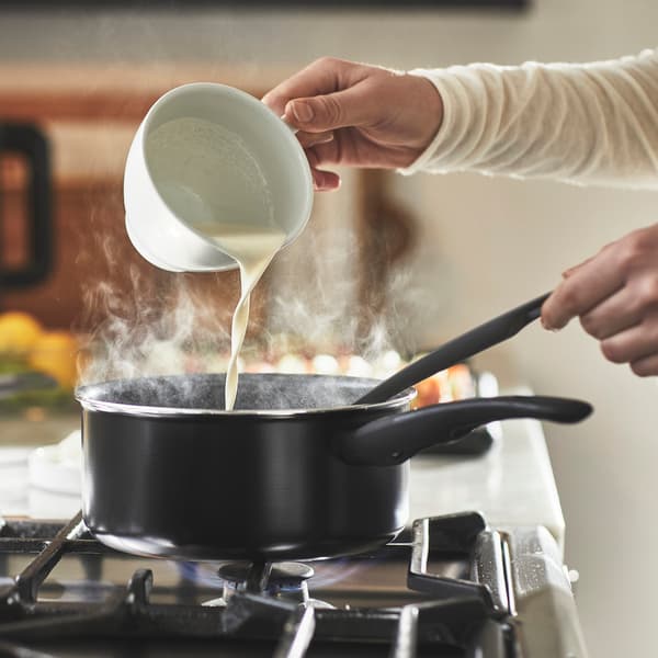 Kasserolle med låg, non-stick 2 L