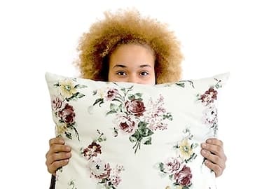 Kathy from Ellas lo Bordan holding a cushion from the ÅTERSTÄLLA collection