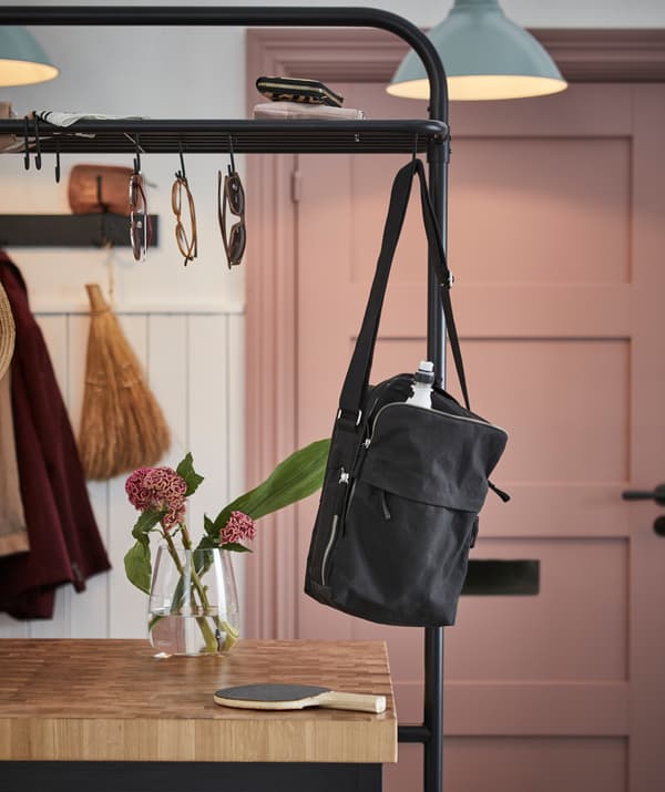 Keep your shoulder bag hanging from the VADHOLMA rack, packed and ready for smooth exits.