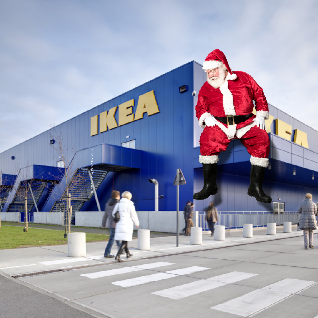 Kerstman op een IKEA-winkel