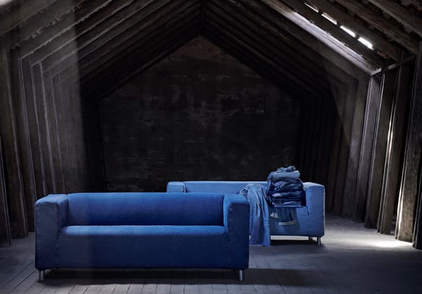 KLIPPAN bank met een hoes van gerecyclede spijkerbroeken