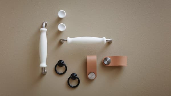 Knobs & handles.
