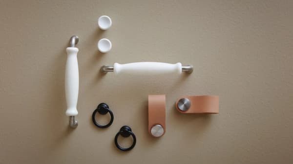 Knobs & handles