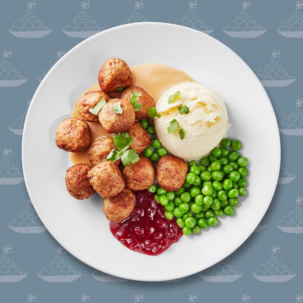 Kødbollens dag. Kødboller 12 stk. serveret med kartoffelmos, ærter, flødesauce og tyttebærsyltetøj – en svensk klassiker!