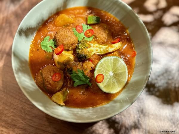 Köfte Curry mit HUVUDROLL Fleischlosbällchen von Karma Food