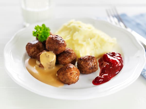 Köttbullar mit Kartoffelbrei und Soße