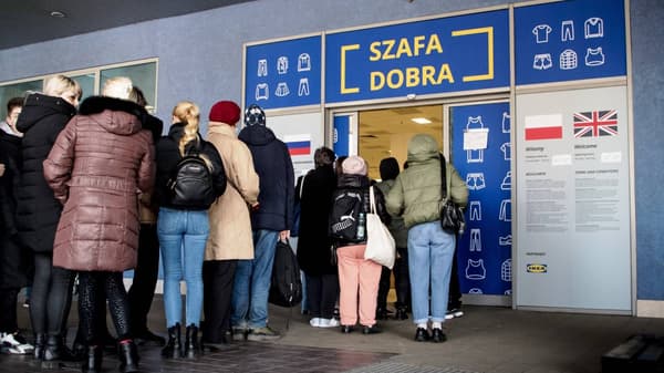 Kolejka oczekujących na pomoc w Szafie Dobra