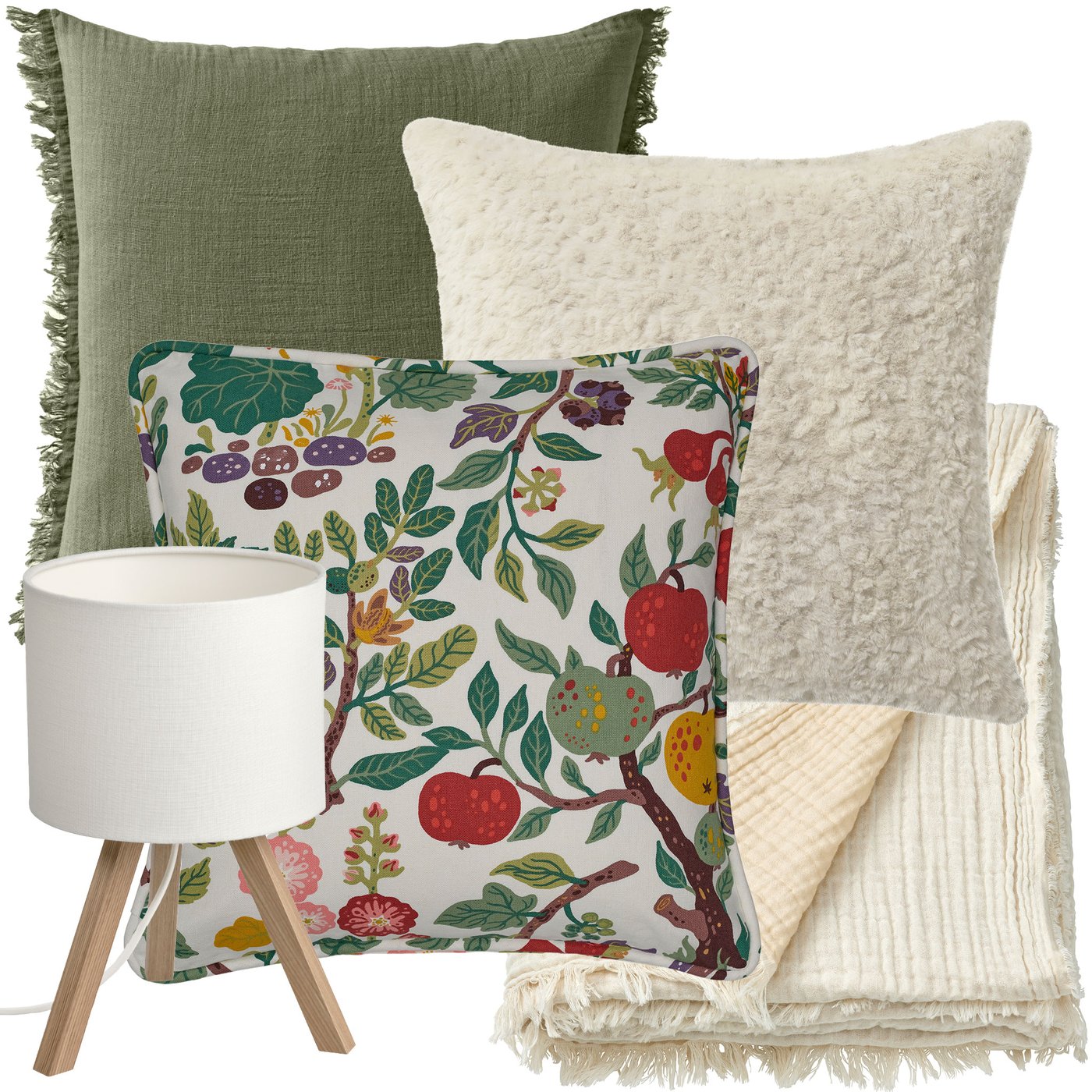 Kollagebild med tre kuddar i grön och beige färgskala varav en ör blommig, en ljusbeige filt och en bordslampa med träfot och vit skärm.