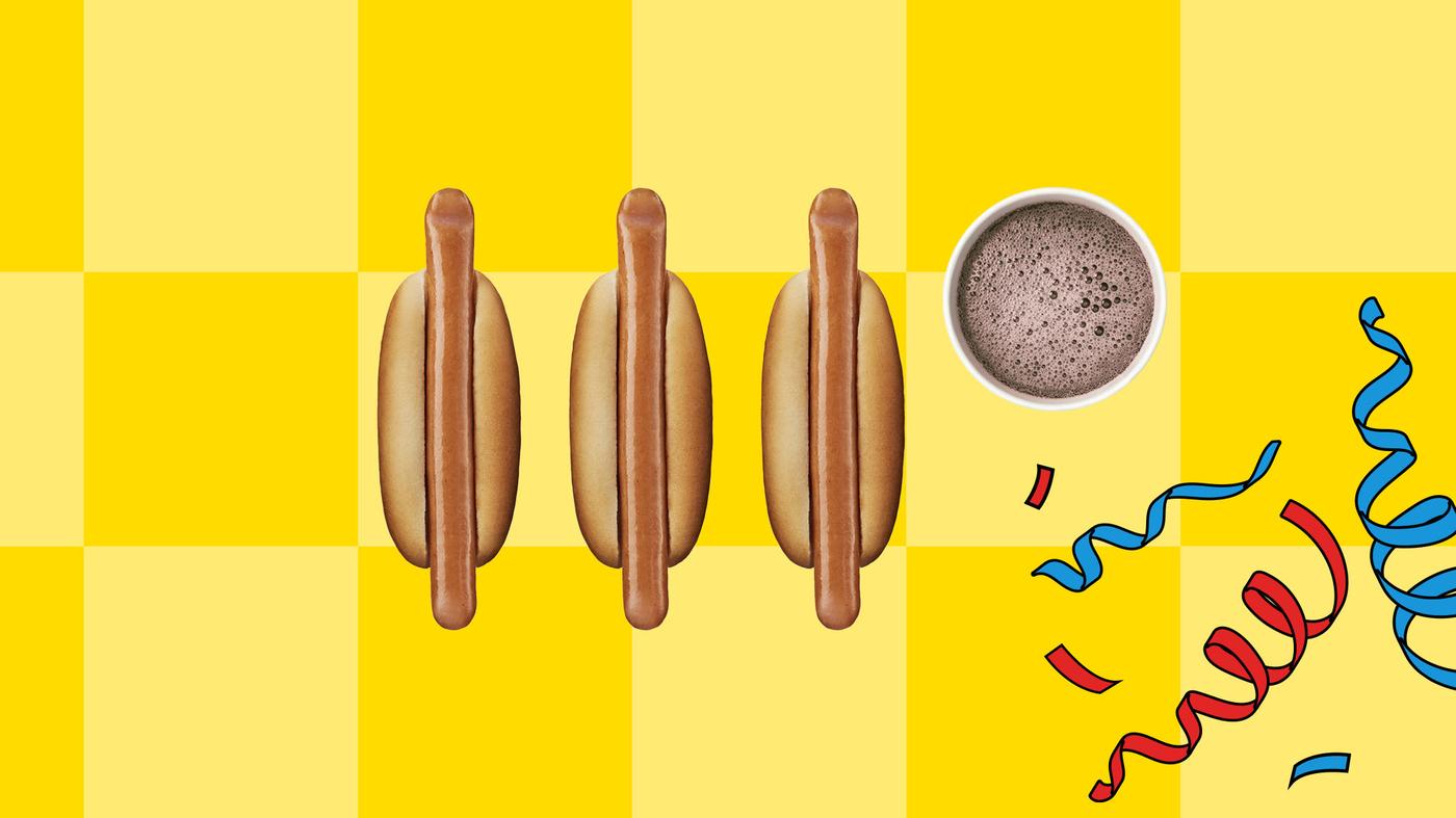 Kolme IKEA-hotdogia keltaisella ruututaustalla.