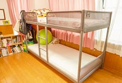 コンパクトで圧迫感の少ないTUFFING/トゥッフィングの二段ベッド。