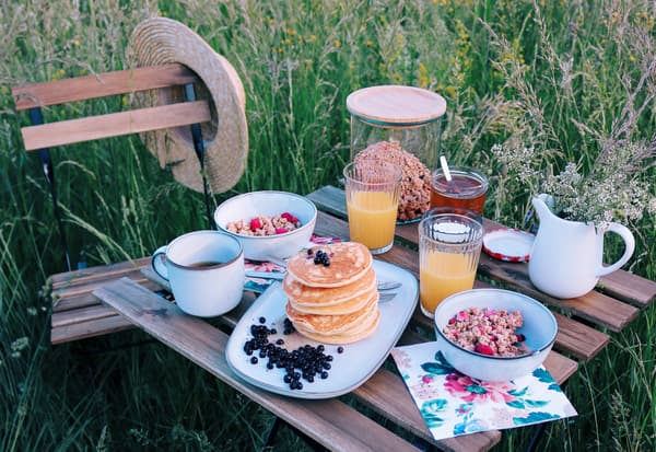 Kreiere dein perfektes Sommer- Frühstück in der Natur