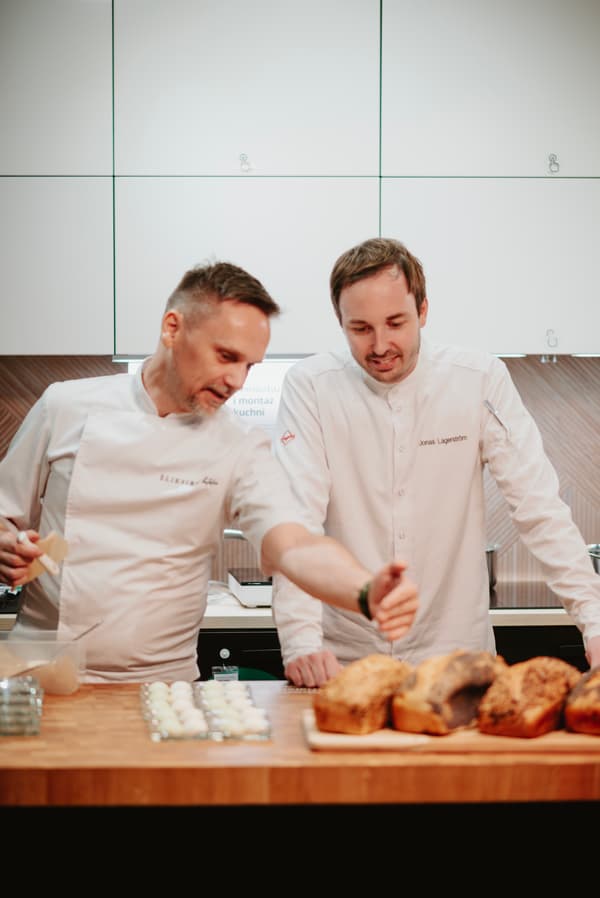 Kucharze podczas kolacji