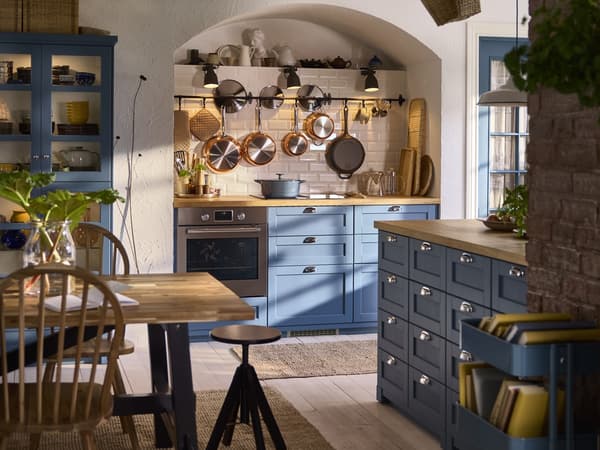 Kuchnia IKEA z niebieskimi frontami